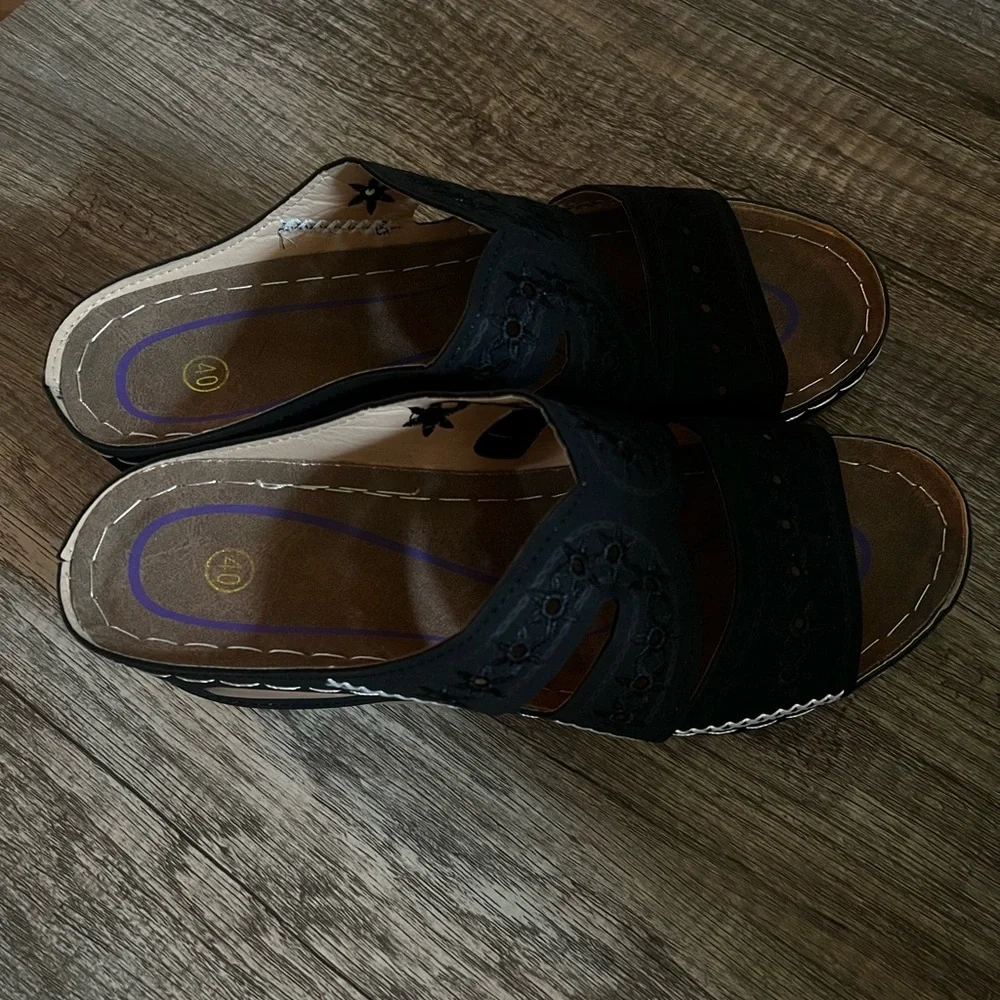 Platform Sandals - Picture 2 of 5